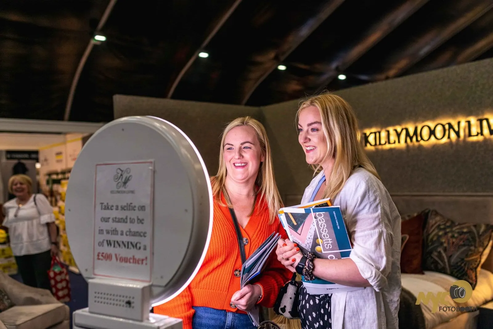Selfie photo booth drawing attendees to a trade show stand