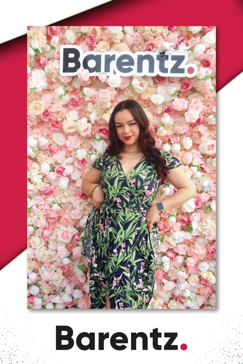 Guest posing at the Barentz flower wall at NYSCC 2025